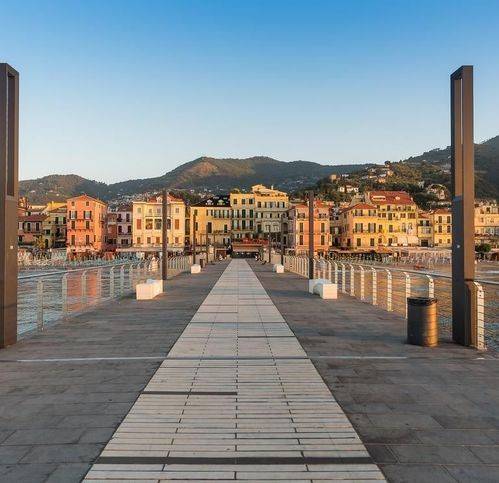 negozio in vendita ad Alassio