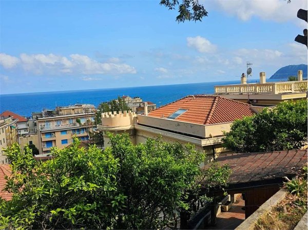 casa indipendente in vendita ad Alassio