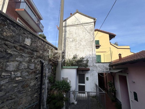 casa indipendente in vendita ad Alassio in zona Moglio