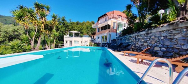 casa indipendente in vendita ad Alassio