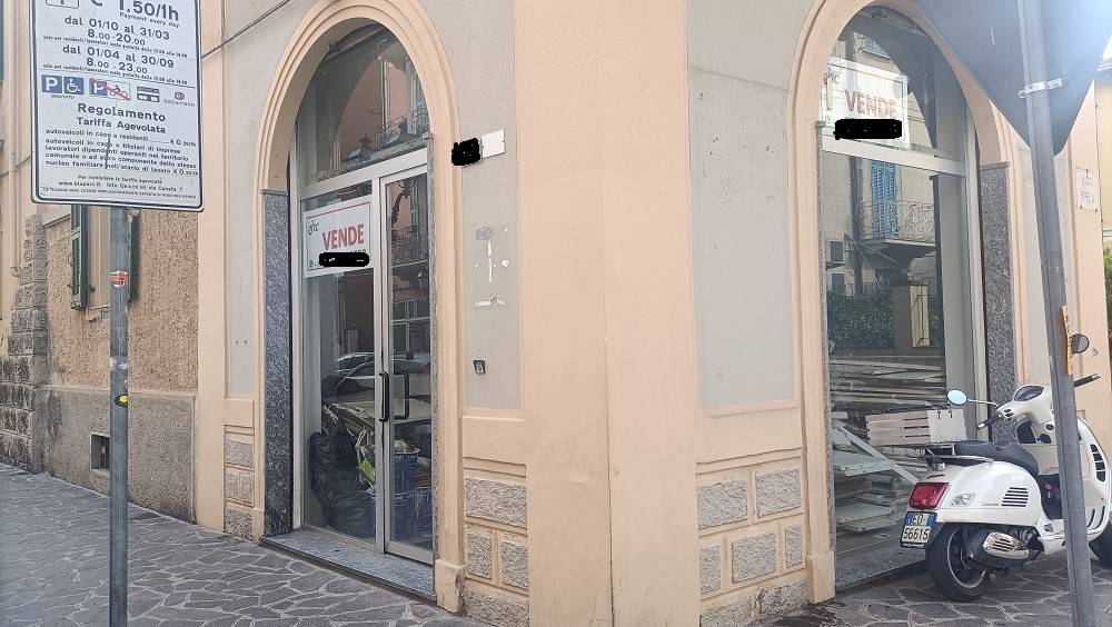 negozio in vendita ad Alassio