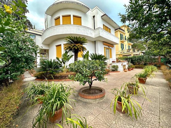 casa indipendente in vendita ad Alassio