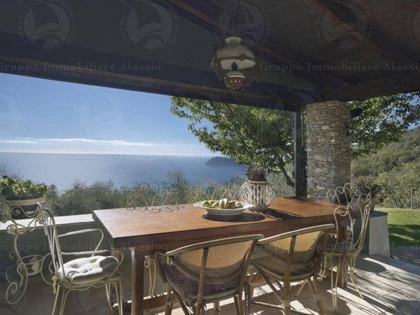 casa indipendente in vendita ad Alassio in zona Solva