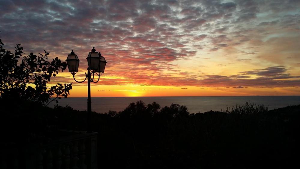 casa indipendente in vendita ad Alassio in zona Moglio