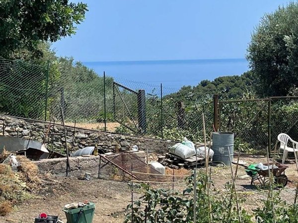 casa indipendente in vendita ad Alassio in zona Moglio