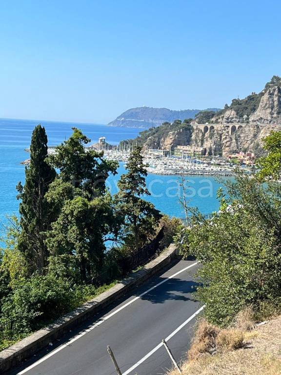 casa indipendente in vendita ad Alassio