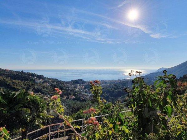 casa indipendente in vendita ad Alassio in zona Moglio