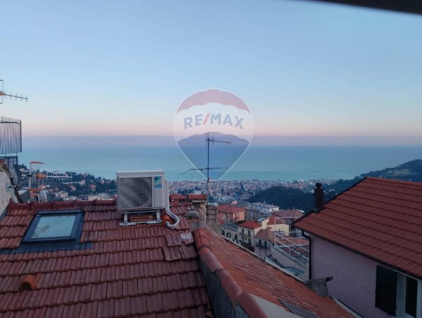 casa indipendente in vendita ad Alassio in zona Moglio