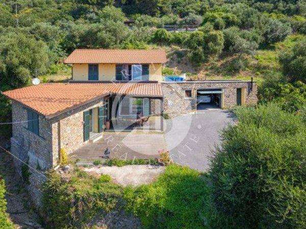 casa indipendente in vendita ad Alassio