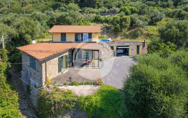 casa indipendente in vendita ad Alassio in zona Solva