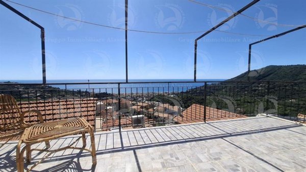 appartamento in vendita ad Alassio in zona Moglio