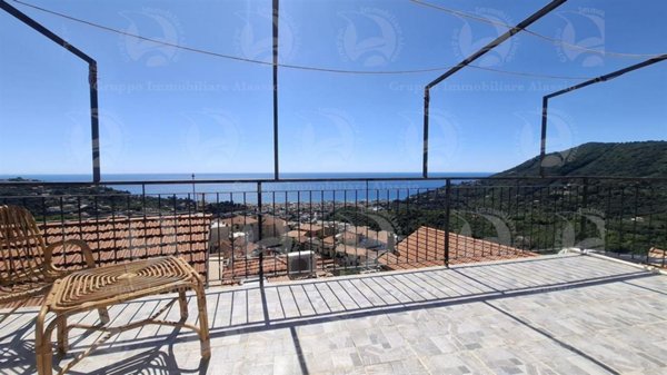 appartamento in vendita ad Alassio in zona Moglio
