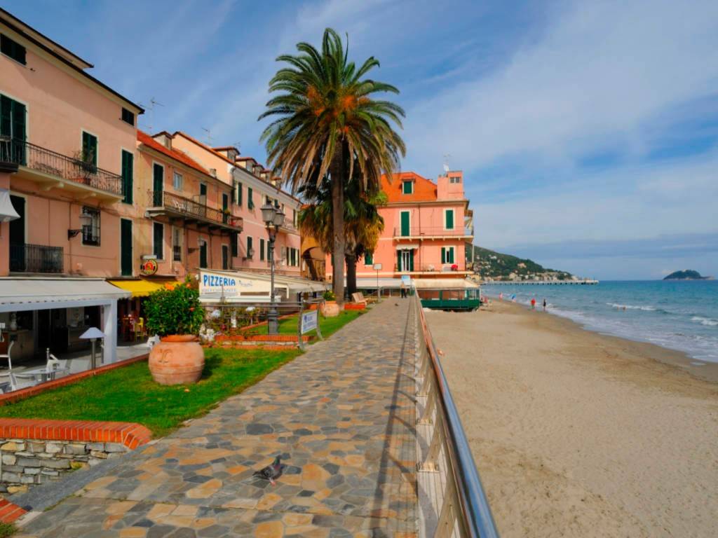 appartamento in vendita ad Alassio