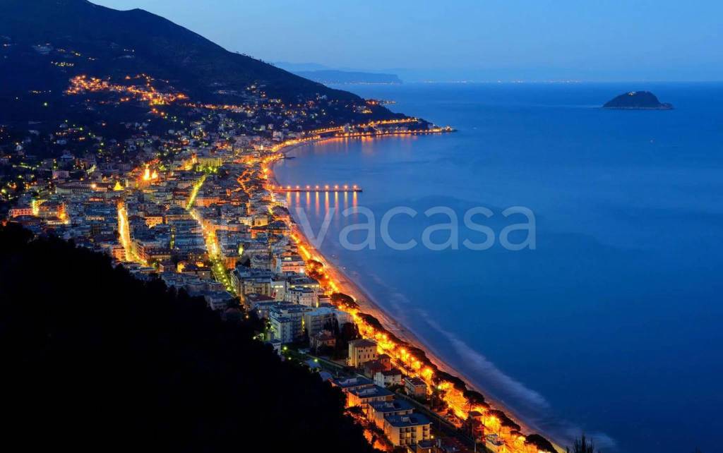 negozio in vendita ad Alassio