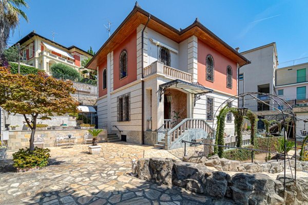 casa indipendente in vendita ad Alassio