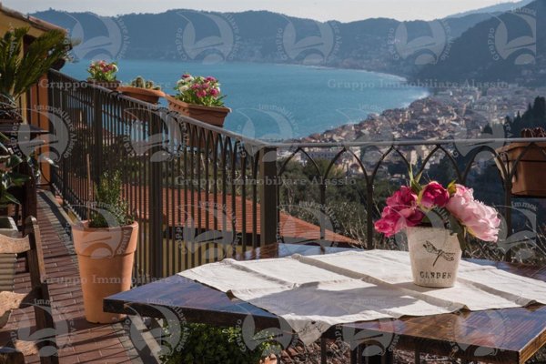 appartamento in vendita ad Alassio in zona Solva