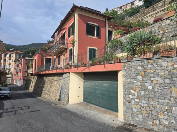 casa indipendente in vendita ad Alassio in zona Solva