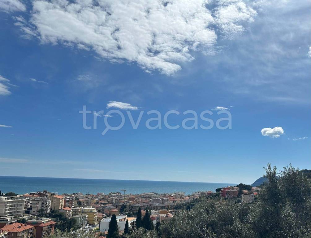 appartamento in vendita ad Alassio in zona Caso