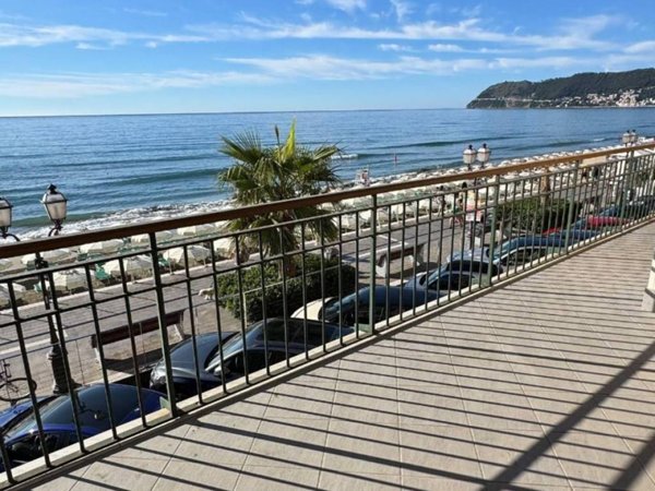 appartamento in vendita ad Alassio
