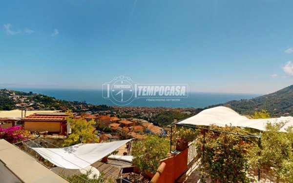 casa indipendente in vendita ad Alassio in zona Moglio