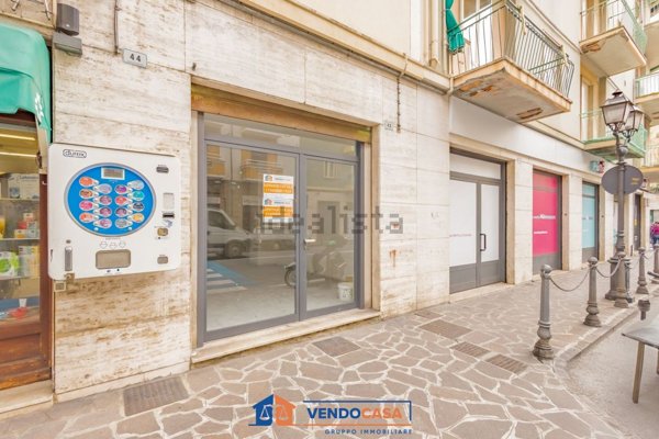 locale commerciale in vendita ad Alassio