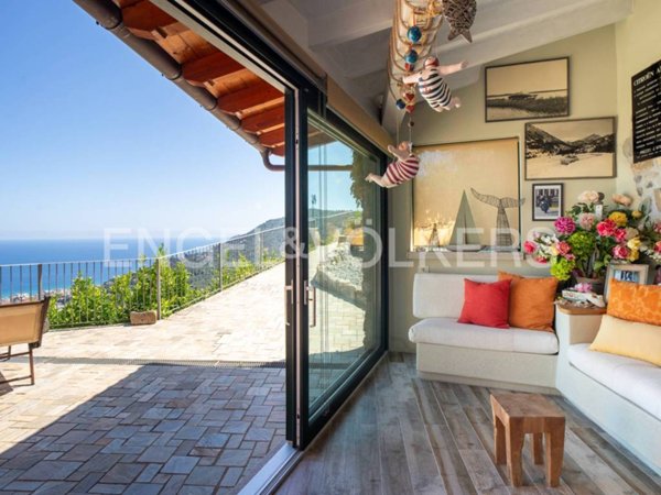 casa indipendente in vendita ad Alassio in zona Moglio