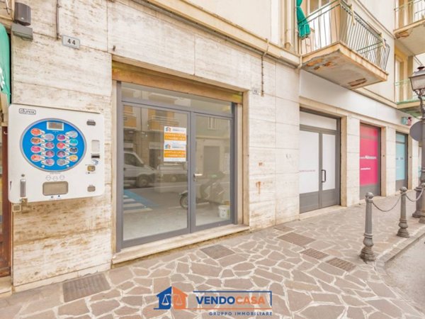 negozio in vendita ad Alassio