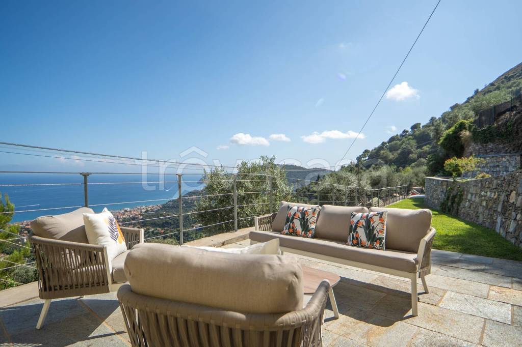 casa indipendente in vendita ad Alassio in zona Moglio