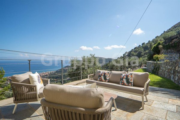 casa indipendente in vendita ad Alassio