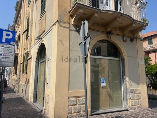 locale commerciale in vendita ad Alassio