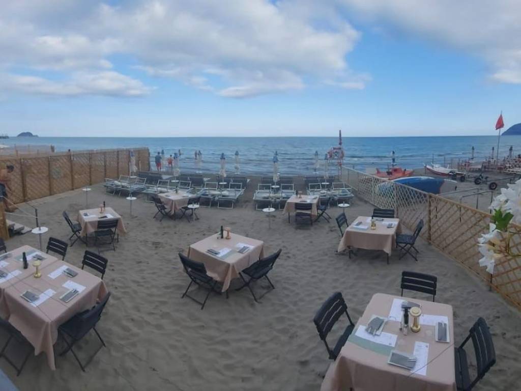 negozio in vendita ad Alassio