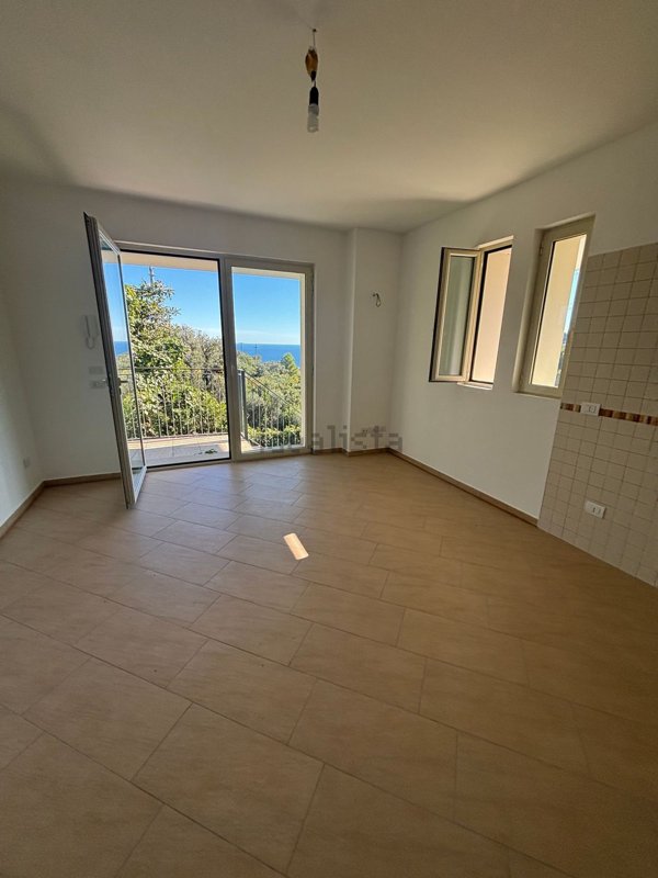 appartamento in vendita ad Alassio in zona Moglio