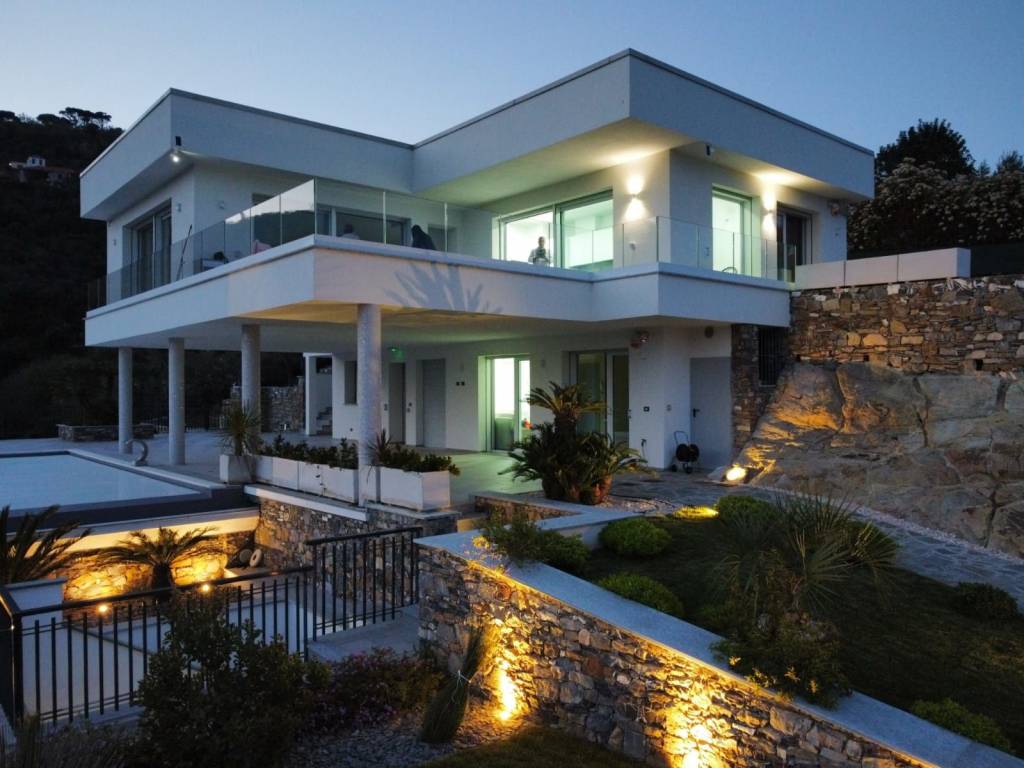 casa indipendente in vendita ad Alassio