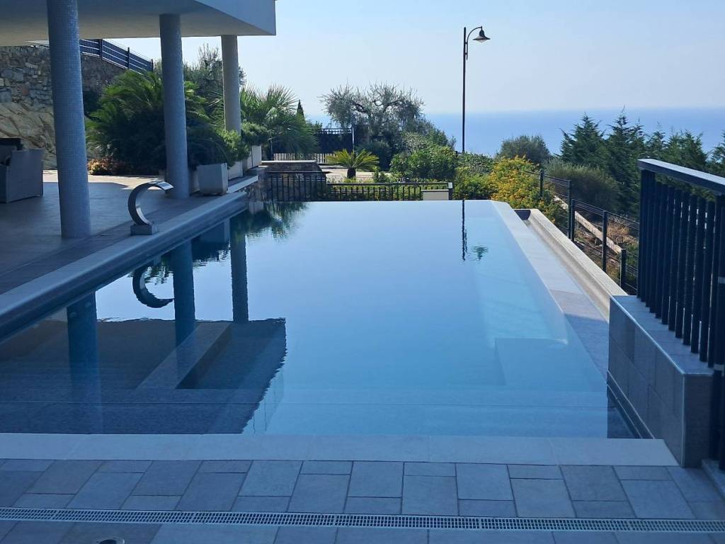 casa indipendente in vendita ad Alassio