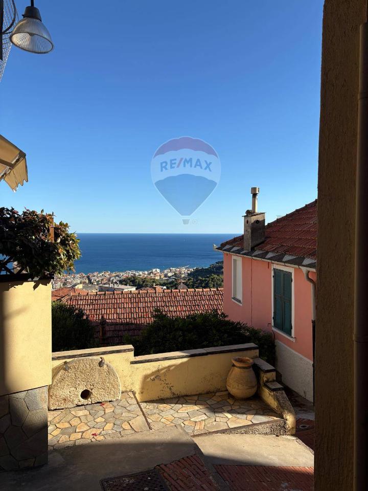 casa indipendente in vendita ad Alassio in zona Moglio