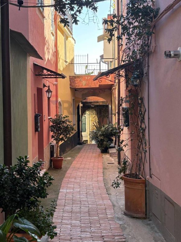 casa indipendente in vendita ad Alassio in zona Moglio