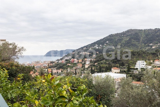 casa indipendente in vendita ad Alassio