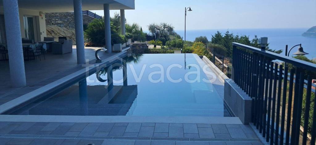 casa indipendente in vendita ad Alassio