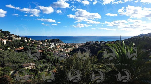casa indipendente in vendita ad Alassio