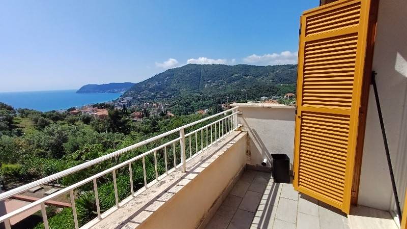 casa indipendente in vendita ad Alassio