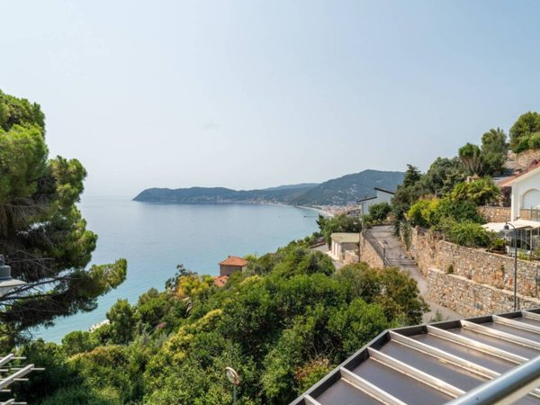casa indipendente in vendita ad Alassio in zona Solva