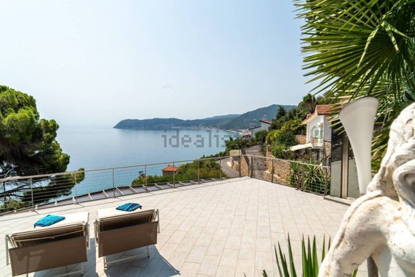 casa indipendente in vendita ad Alassio in zona Solva