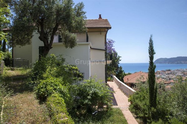 casa indipendente in vendita ad Alassio