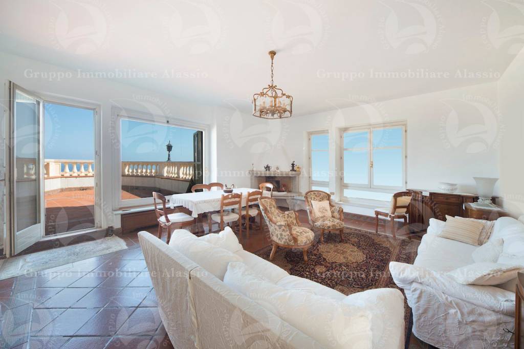 casa indipendente in vendita ad Alassio
