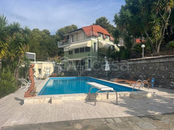 casa indipendente in vendita ad Alassio
