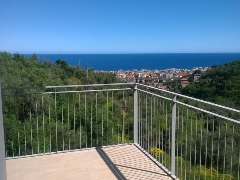 appartamento in vendita ad Alassio in zona Moglio