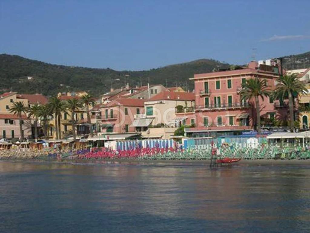 appartamento in vendita ad Alassio