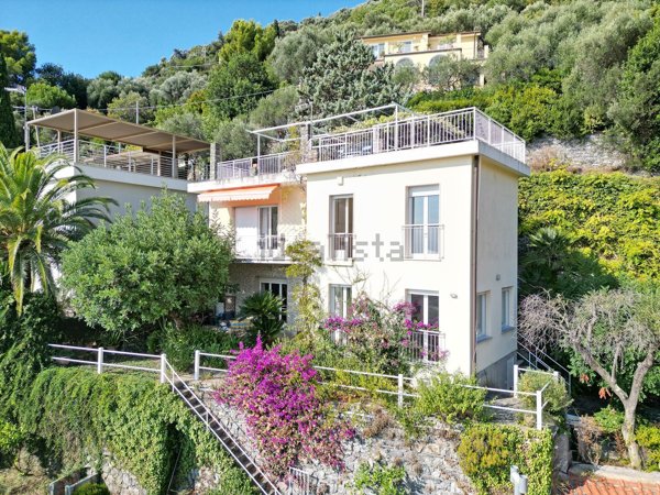 casa indipendente in vendita ad Alassio