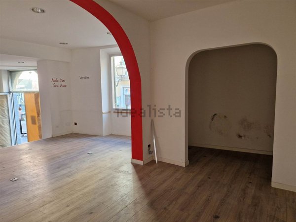 negozio in vendita ad Alassio