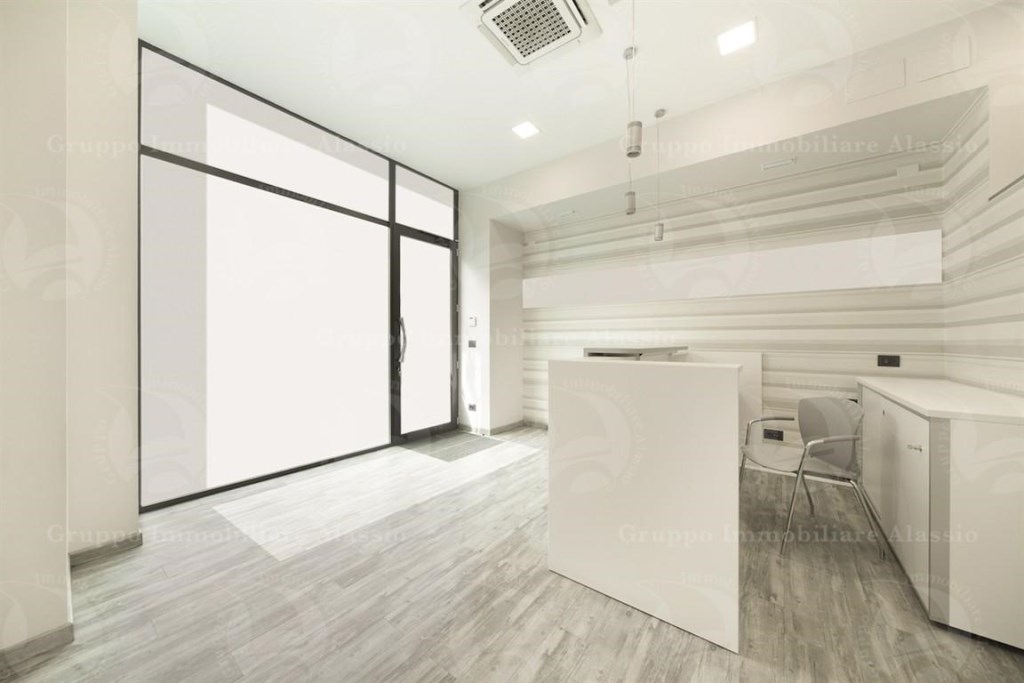 negozio in vendita ad Alassio